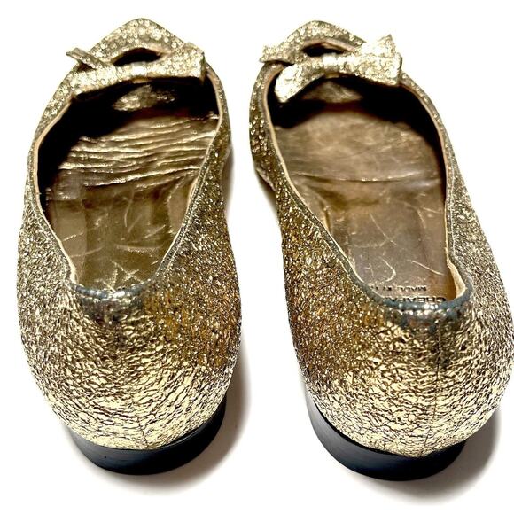 MOSCHINO CHEAPandCHIC Gold Crackled Leather 5/8” Heels BOW Flats Sz 36 Pointy - Picture 5 of 12